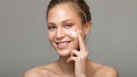 Gesichtscreme für trockene Haut - Foto: iStock/ svetikd