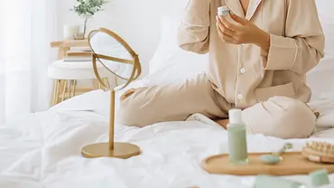 Was kommt zuerst: Öl oder Creme? - Foto: JLco - Julia Amaral/iStock Was kommt zuerst: Öl oder Creme? - Foto: JLco - Julia Amaral/iStock