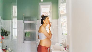 Gesichtspflege in der Schwangerschaft - Foto: iStock/ AleksandarNakic