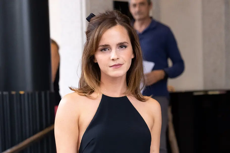 Gestufter Long Bob mit langem seitlichen Pony