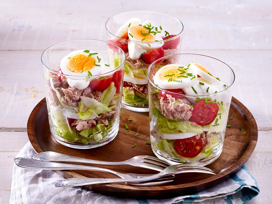 Gesunder Snack Low Carb: Schichtsalat im Glas