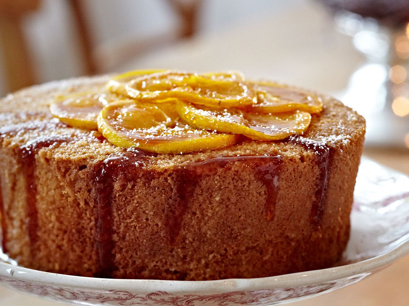 Ein Rührkuchen getränkt in Orangensaft und fruchtig belegt ist einfach gemacht.