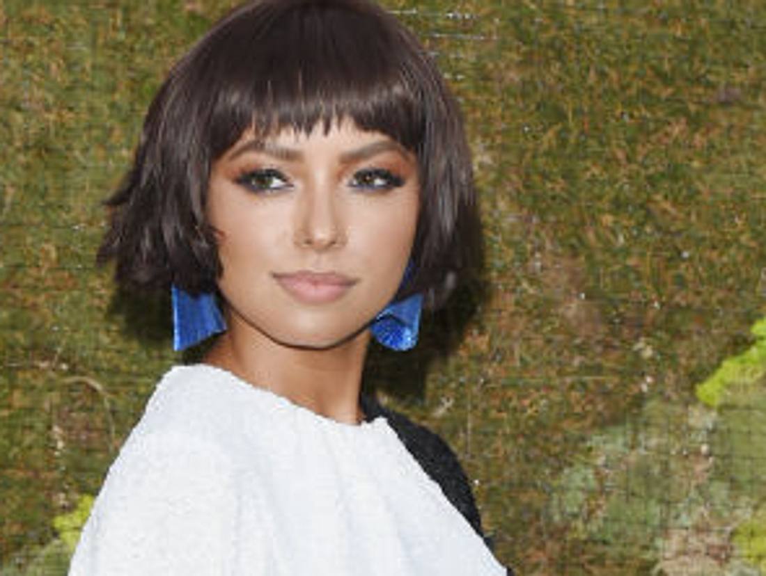 Chin-Long Bob mit fransigem Pony Chin-Long Bob mit fransigem Pony