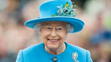 Queen Elizabeth: Diesen günstigen Drogerie-Nagellack trug sie 33 Jahre lang am liebsten  - Foto:  Samir Hussein/WireImage