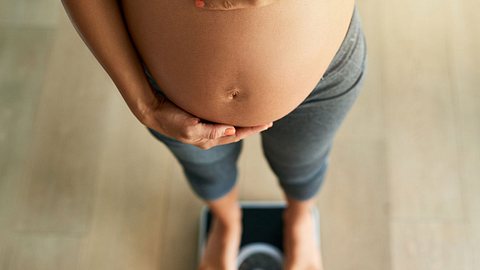 Gewichtszunahme in der Schwangerschaft: Wie viel darf ich zunehmen? - Foto: iStock