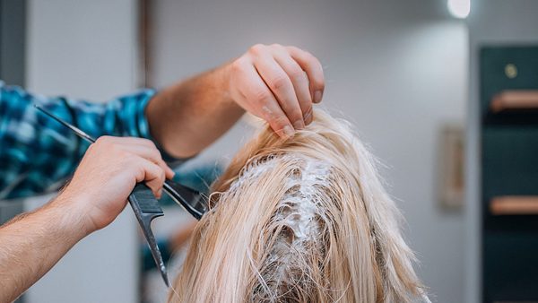 Ghosted Hair: Diesen Haartrend darfst du auf keinen Fall verpassen! - Foto: Pyrosky/Getty Images (Themenbild)