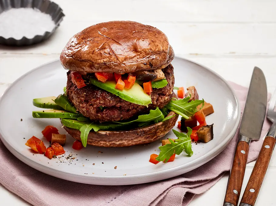 GLYX Rezept: Saftiger Burger mit Avocado und Paprika GLYX Rezept: Saftiger Burger mit Avocado und Paprika