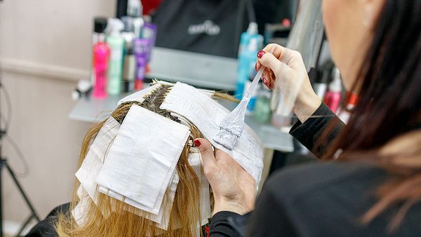 Golden Milk Hair: Diese Trendhaarfarbe ist angesagter denn je! - Foto: Goads Agency/Getty Images (Themenbild)