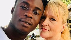 Michaela ist mit ihrem Mann Edward in Ghana glücklich. - Foto: TVNOW / TVTurbo