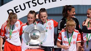 Frauen-Bundesliga: Auch die Meisterinnen vom FC Bayern dürften den Namen seltsam finden. - Foto: IMAGO / Sports Press Photo