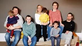 Beim Ehepaar Lederer finden sechs Kinder, die nicht bei ihren Eltern sein können, ein liebevolles Zuhause... - Foto: Sybill Schneider für auf einen Blick Beim Ehepaar Lederer finden sechs Kinder, die nicht bei ihren Eltern sein können, ein liebevolles Zuhause... - Foto: Sybill Schneider für auf einen Blick