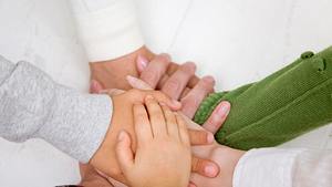 Mit 14 Kindern wird es bei Familie Pollaczek nie langweilig. - Foto: iStock