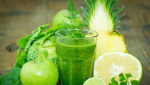 gruene smoothies - Foto: © pilipphoto - iStockphoto.com