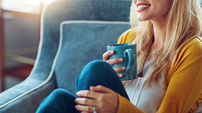 Besonders grüner Kaffee hilft dir super beim Abnehmen! - Foto: radyreese / iStock