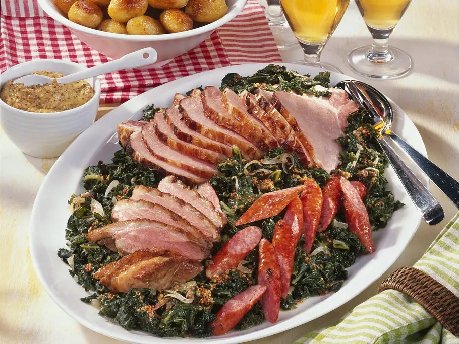 Grünkohl mit Mettwurst- Rezept mit Entenbrustfilets 