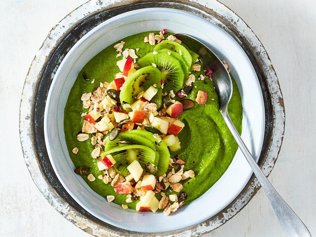 Grünkohl vegan als gesunde Bowl zum Frühstück Grünkohl vegan als gesunde Bowl zum Frühstück