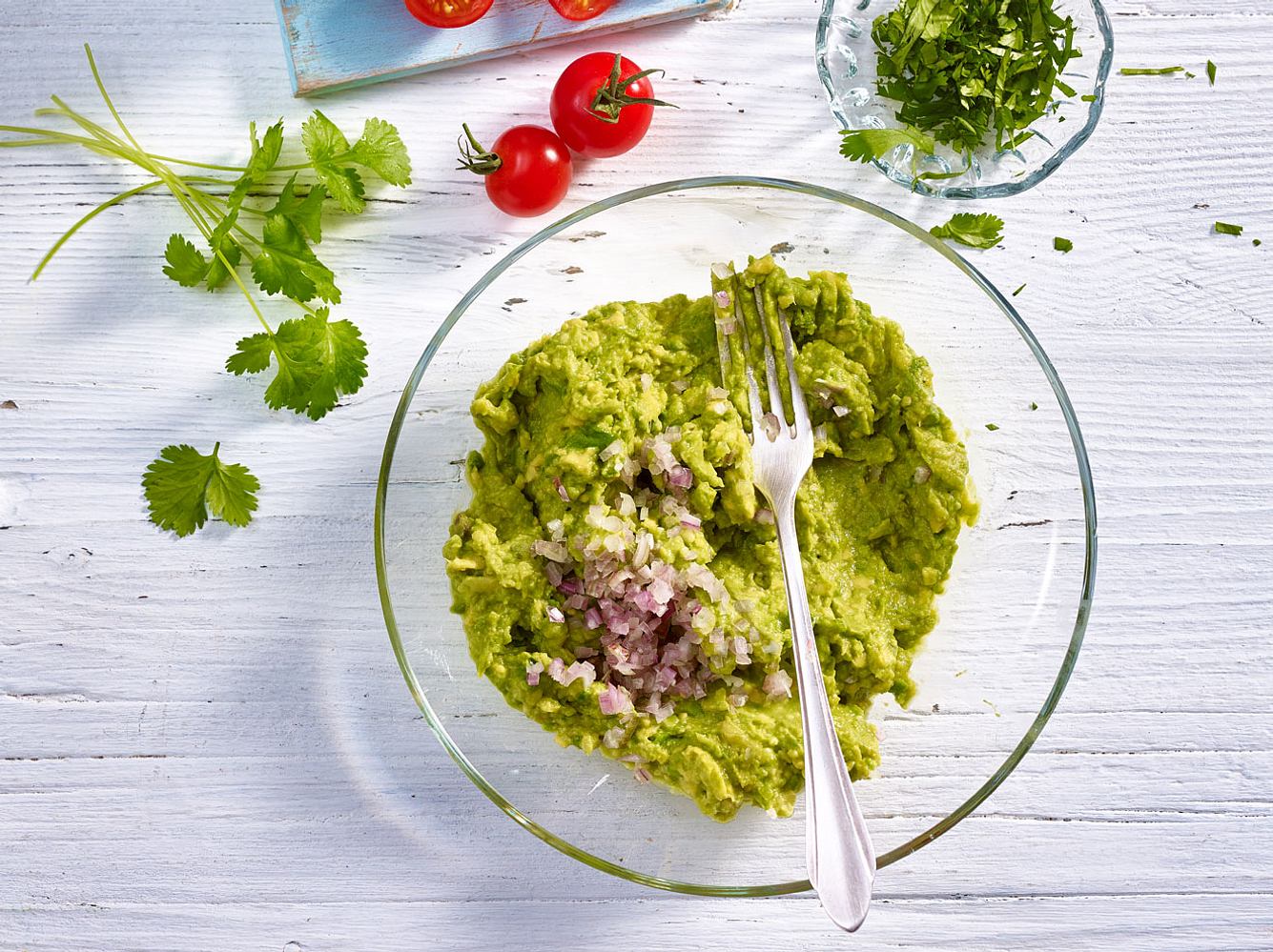 Eine Guacamole ist schnell gemacht. Eine Guacamole ist schnell gemacht.