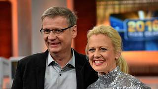 Günther Jauch & Barbara Schöneberger: Jetzt wollen die beiden auch noch aufs Traumschiff! - Foto: IMAGO / Fotostand