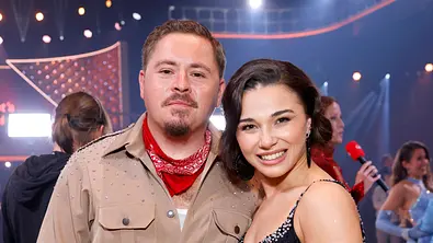 Gustav Schäfer und Tanzpartnerin Anastasia Maruster nach der Lets Dance-Kennenlernshow - Foto: IMAGO / Panama Pictures