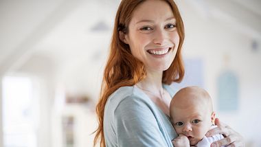 Haarausfall nach Schwangerschaft: Ursachen, Mittel, Tipps - Foto: iStock/ Stígur Már Karlsson /Heimsmyndir