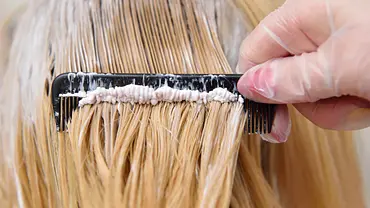 Haare blondieren so einfach gehts - Foto: Pridannikov/iStock Haare blondieren so einfach gehts - Foto: Pridannikov/iStock
