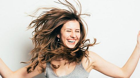 Mit Birkenwasser wachsen deine Haare noch schneller - Foto: Istock