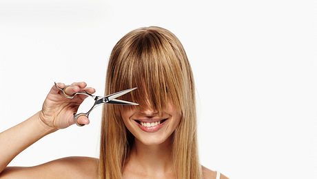 Haare selber schneiden - Foto: iStock/SanneBerg