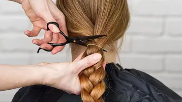 Haare spenden: Wie es funktioniert und worauf geachtet werden muss! - Foto: Ilja Enger-Tsizikov/iStock Haare spenden: Wie es funktioniert und worauf geachtet werden muss! - Foto: Ilja Enger-Tsizikov/iStock