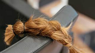 Haare spenden ist ganz einfach - wir zeigen, wie es geht. - Foto: iStock / David-Prado