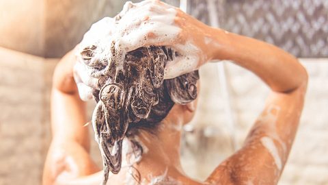 Silikonfreies Shampoo: So wäscht du dein Haar umweltschonend - Foto: iStock