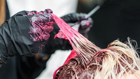 Haarfarben Trends 2022: Diese 5 angesagten Farbtöne mit Wow-Effekt wollen 2022 alle Frauen!  - Foto: okskukuruza/iStock