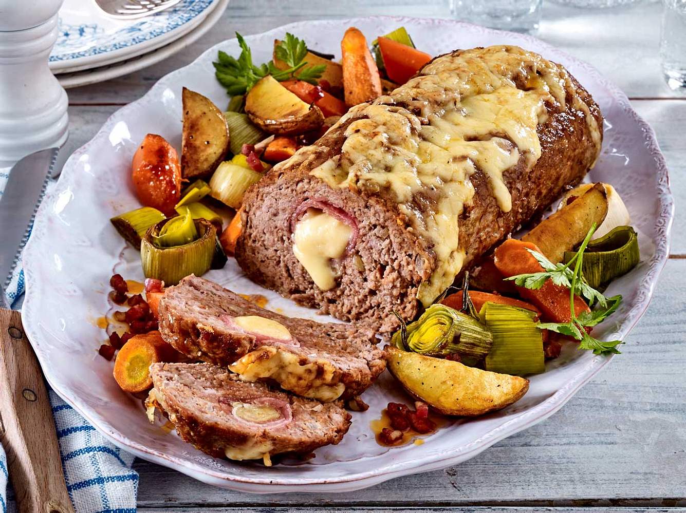 Ein Hackbraten, der nach Pizza schmeckt - willkommen im Food-Himmel. Ein Hackbraten, der nach Pizza schmeckt - willkommen im Food-Himmel.