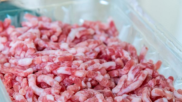 Dringender Bio-Rückruf! Dieses Hackfleisch bitte nicht essen! - Foto: Torjrtrx/iStock (Symbolbild)