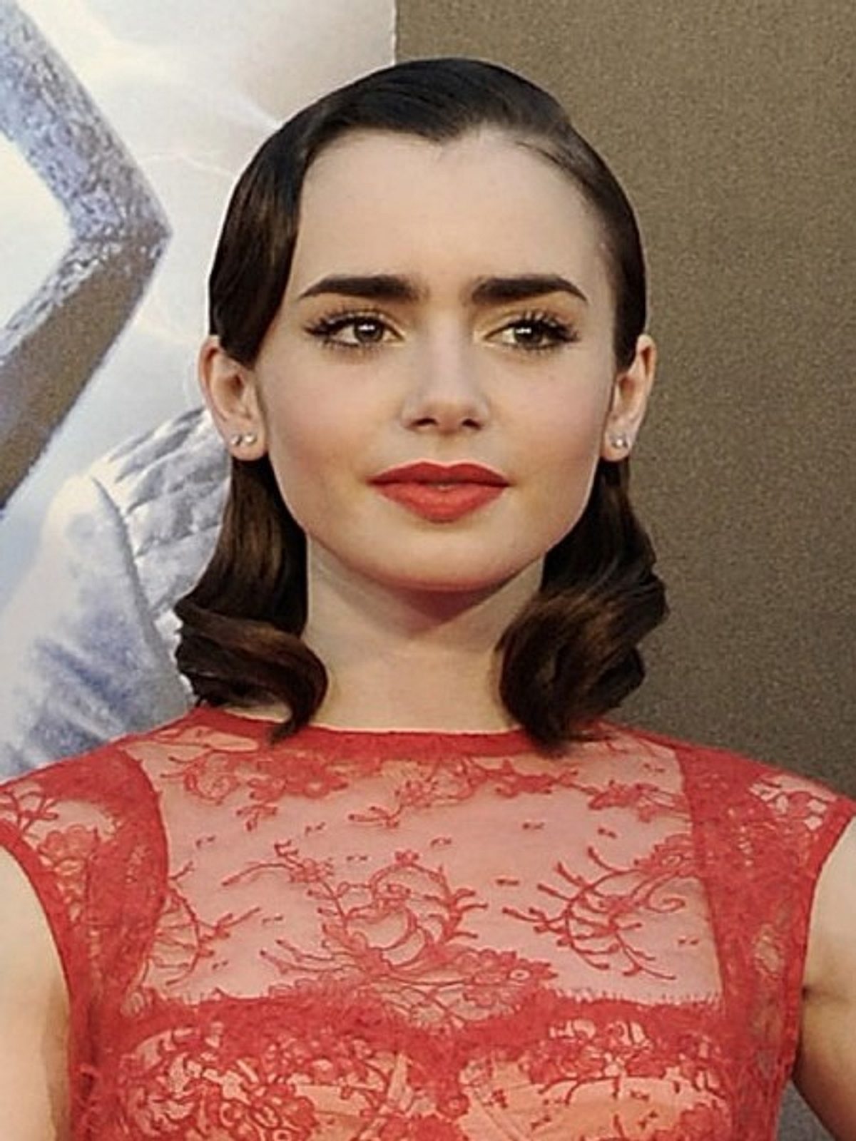 haessliche frisuren der stars lily collins mit bad hair day