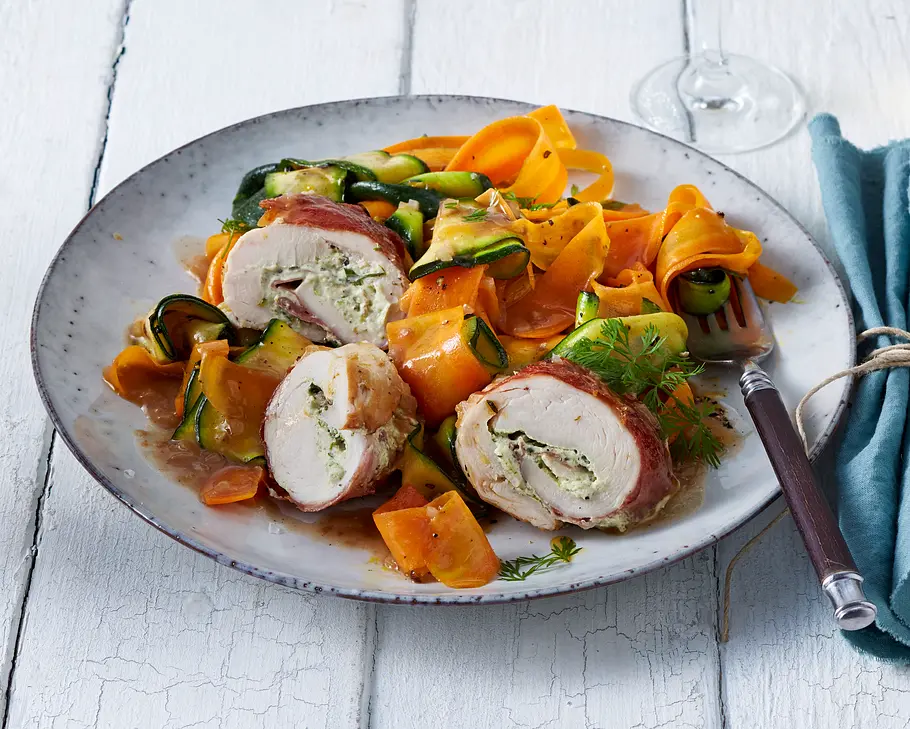 Hähnchenrouladen mit Möhren-Zucchini-Gemüse Hähnchenrouladen mit Möhren-Zucchini-Gemüse