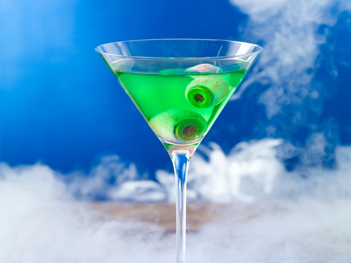 Halloween-Cocktail Rezept: Untoter Zombie-Martini