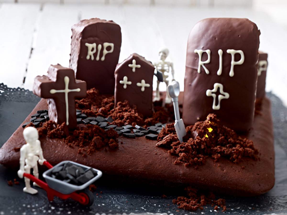 Der Friedhofskuchen ist ein schaurig schöner Halloween-Kuchen