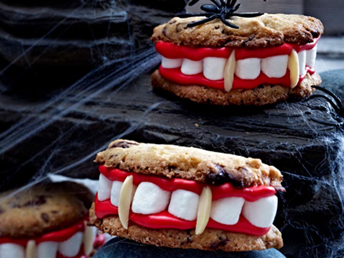 Halloween-Kuchen der anderen Art: Gebiss Cookies sind ein echt gruseliger Hingucker Halloween-Kuchen der anderen Art: Gebiss Cookies sind ein echt gruseliger Hingucker