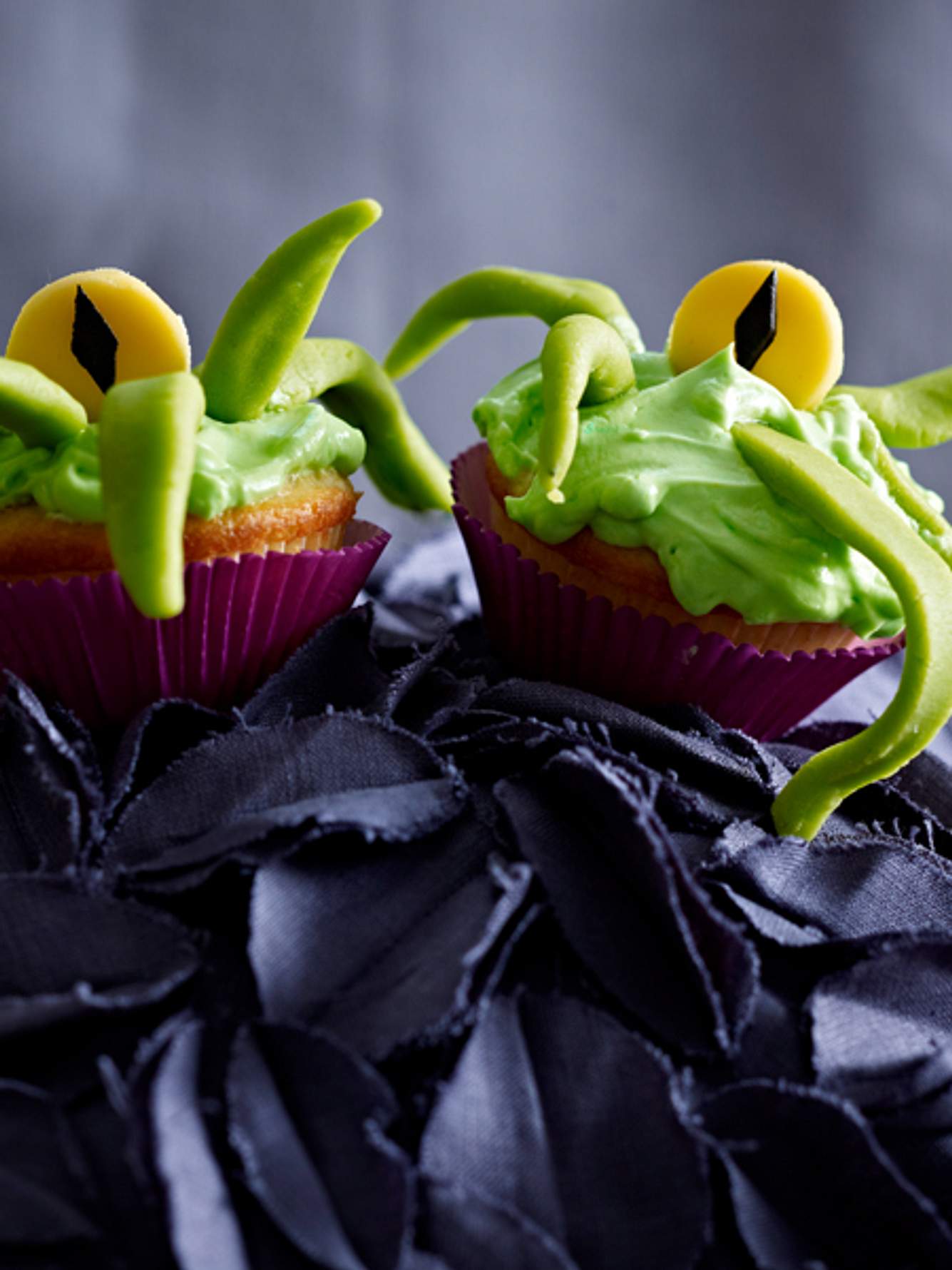 Halloween-Cupcakes: Die grünen Tentakel-Aliens sind ein echtes Halloween-Highlight! Halloween-Cupcakes: Die grünen Tentakel-Aliens sind ein echtes Halloween-Highlight!