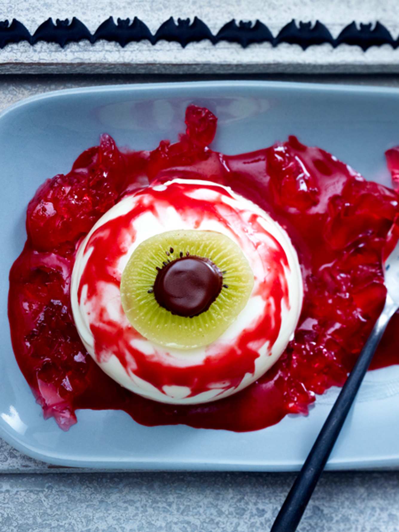 Halloween-Dessert der Extraklasse: mit den Panna-Cotta-Augen spielst du in der ersten Dessertliga um den Titel Halloween-Dessert der Extraklasse: mit den Panna-Cotta-Augen spielst du in der ersten Dessertliga um den Titel