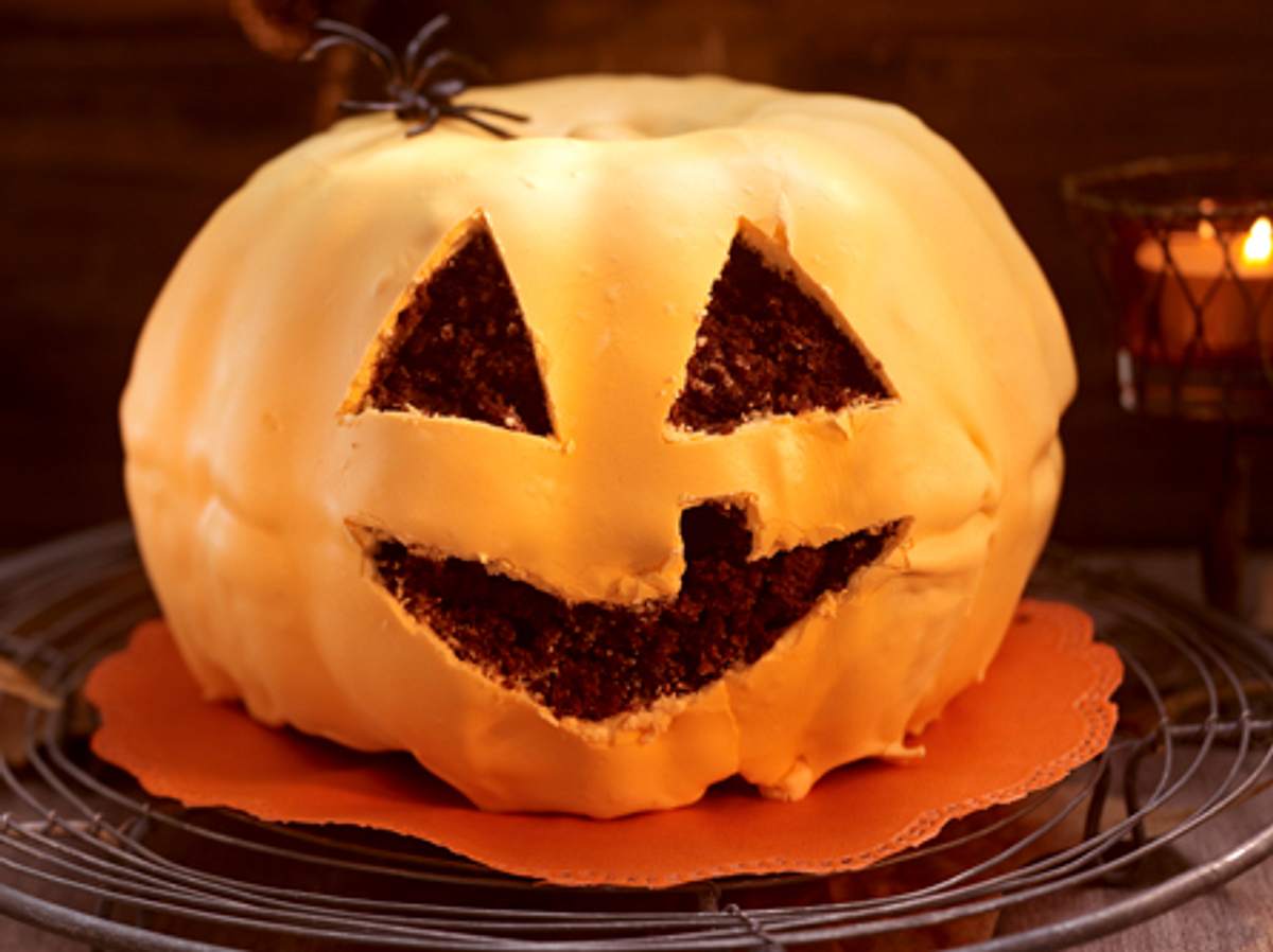 Der Schoko-Kürbiskuchen ist ein echter Halloween-Kuchen