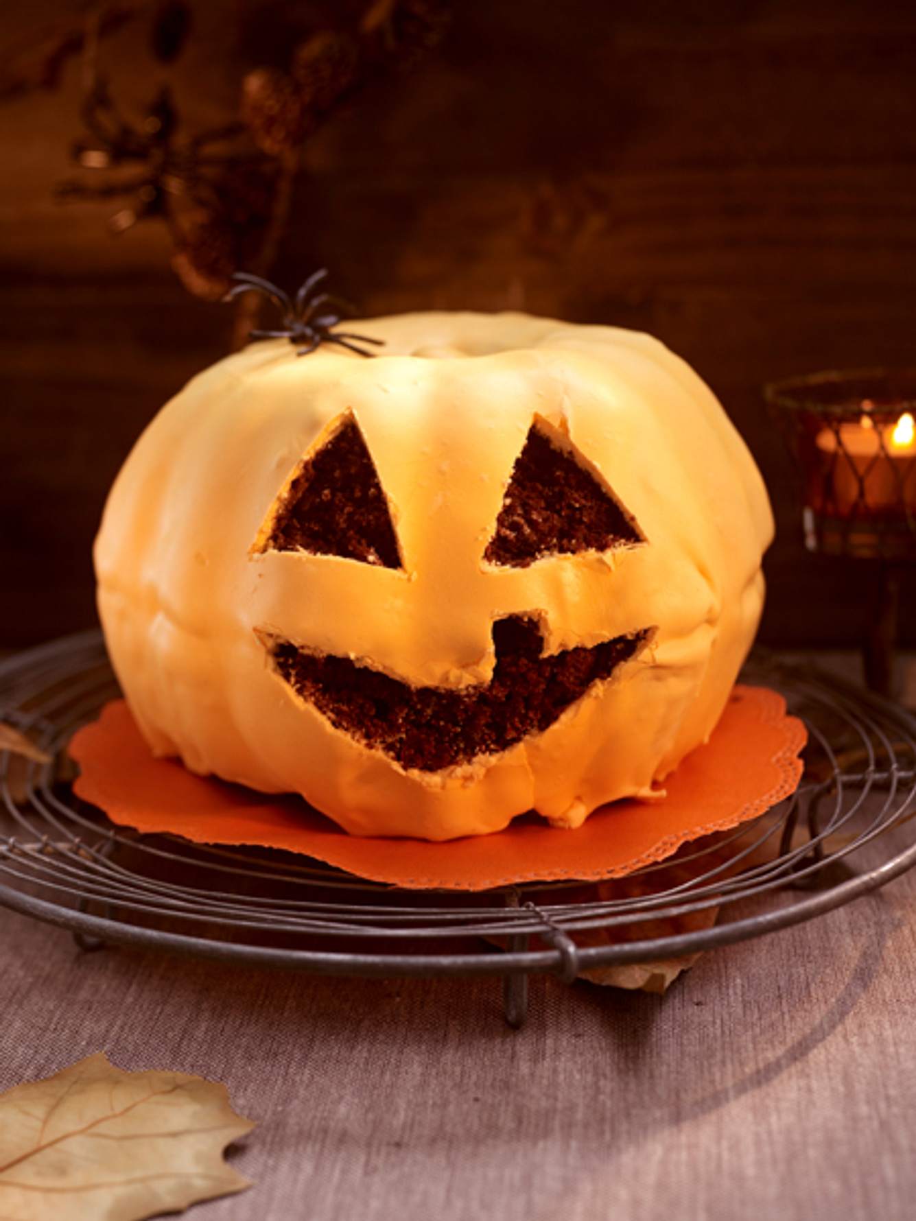 Der Schoko-Kürbiskuchen ist ein echter Halloween-Kuchen Der Schoko-Kürbiskuchen ist ein echter Halloween-Kuchen