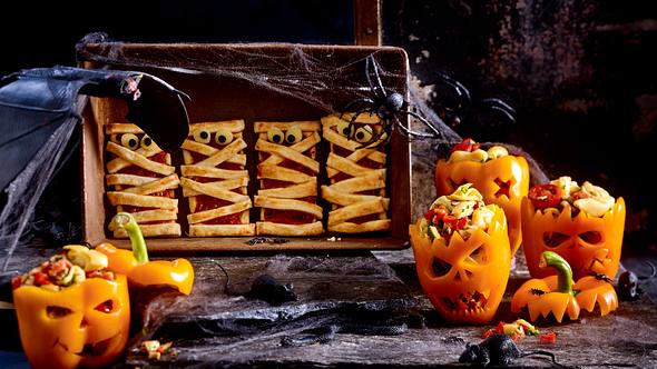 Halloween Snack: Bissige Paprikafratzen und Pizza Mumien - Foto: Food & Foto Experts