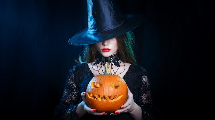 Halloween-Verkleidung für dein Sternzeichen! - Foto: helenaak/iStock