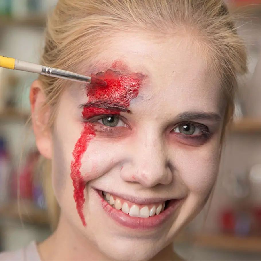 Zombie schminken: So wirst du zur Untoten halloween zombie schminken formen