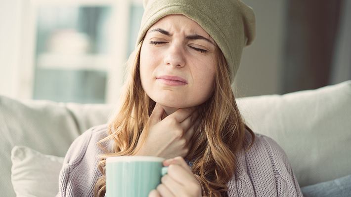 Halsschmerzen mit Belladonna behandeln - Foto: seb_ra/iStock