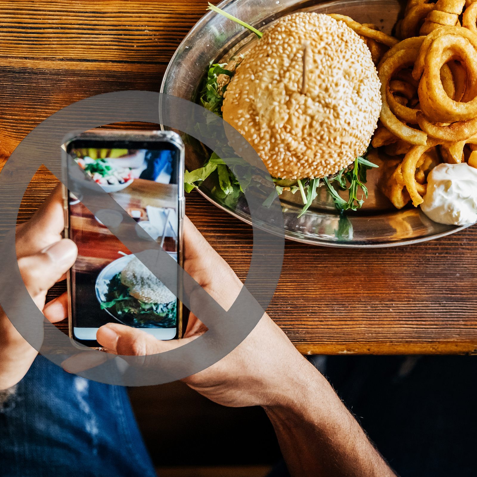 Ungestört Essen – diese goldene Box blockt alle deine Handysignale