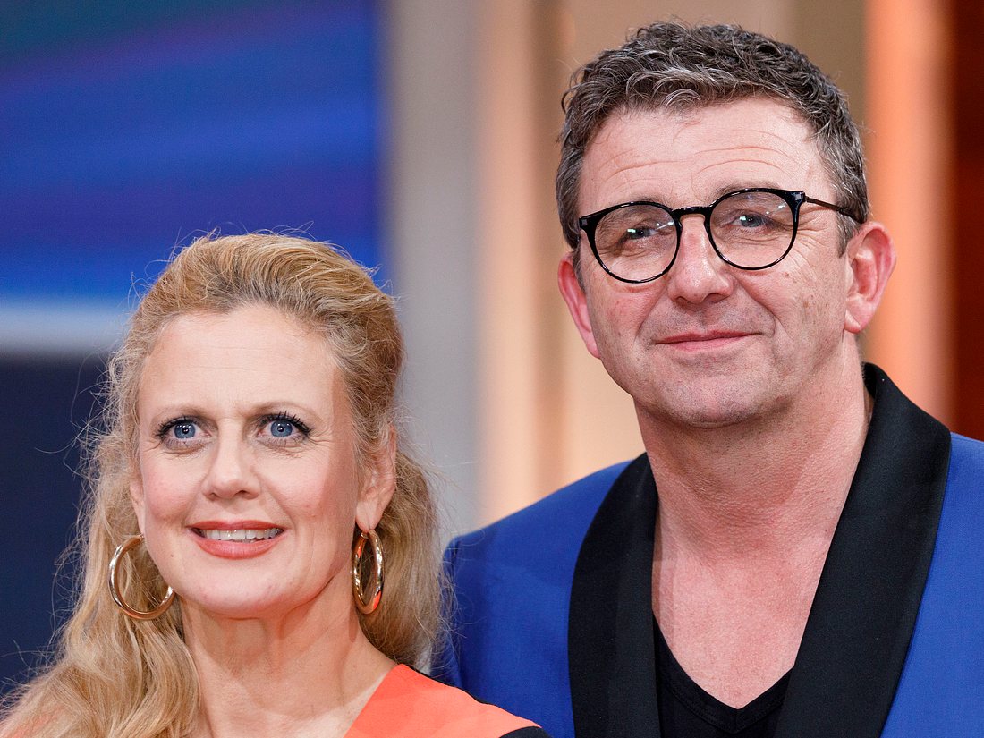 Hans Sigl und Barbara Schöneberger Oh, là, là, was läuft denn da zwischen Hans Sigl (52) und Barbara Schöneberger (48)?!