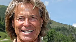 Hansi Hinterseer lässt sein Herz sprechen. - Foto: IMAGO / STAR-MEDIA Hansi Hinterseer lässt sein Herz sprechen. - Foto: IMAGO / STAR-MEDIA