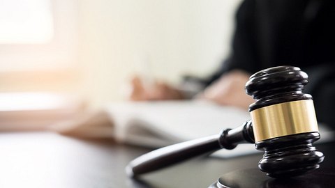 Hartz IV-Empfänger verprasst Erbe - und muss Leistungen zurückzahlen - Foto: iStock